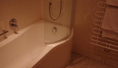 Family Suite (2 Adults + 2 Children)