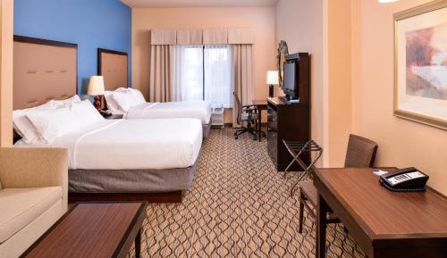 Queen Suite with Two Queen Beds