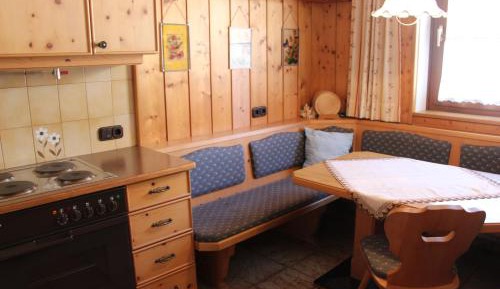 Apartment with Mountain View