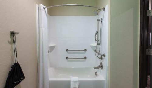 Studio Suite with Two Double Beds and Bath Tub - Mobility/Hearing Access - Non-Smoking