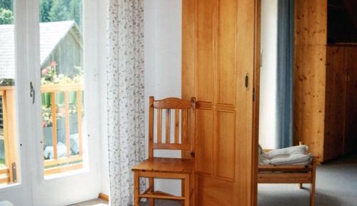 Large One-Bedroom Apartment with Balcony