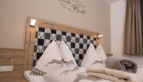 Two Bedroom-Apartment with Mountain View