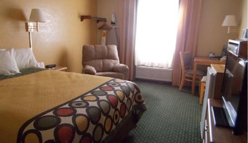 Queen Room - Non-Smoking
