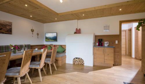 Apartment with Mountain View