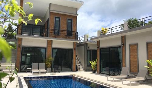 Quadruple Room with Private Bathroom