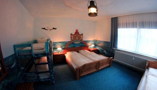 Family Room (2 Adults + 2 Children)