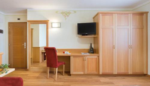 Family Room (2 Adults + 1 Child)