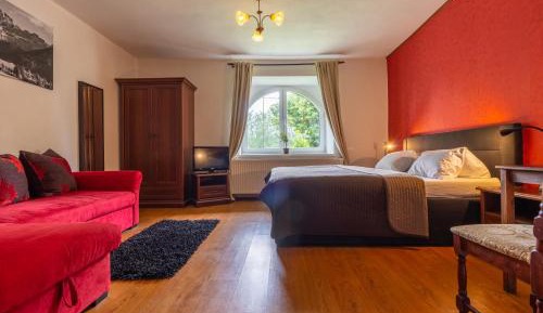 Queen Suite with Spa Bath