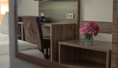 Comfort Single Room with Courtyard View