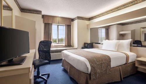 Queen Room - Mobility Access/Non-Smoking