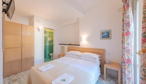 Double Room Single Use (1 Adult)