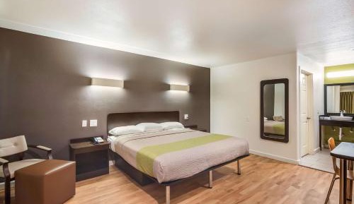 King Room - Non-Smoking