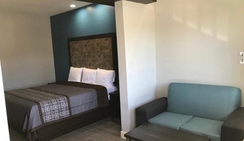 Deluxe King Suite