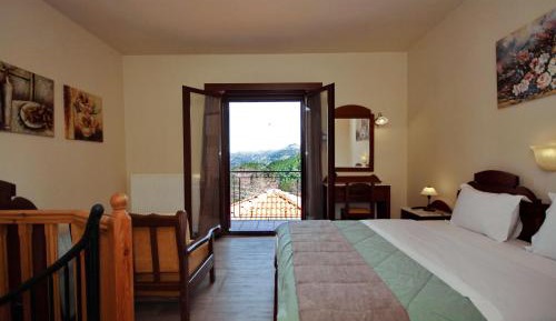 Family Studio with Fireplace and Mountain View - Split Level