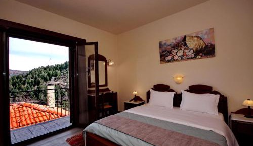 Studio with Fireplace and Mountain View - Split Level