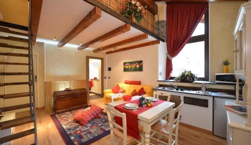 One-Bedroom Apartment - Split Level