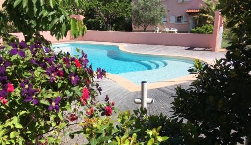 Apartment with Garden View
