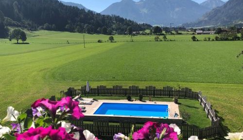 One-Bedroom Apartment with Balcony
