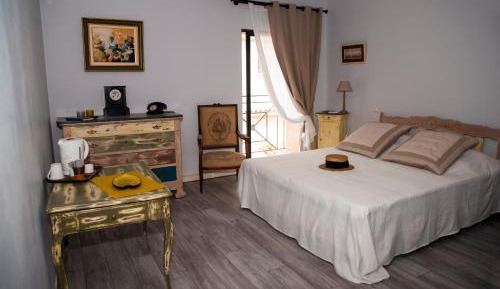 Deluxe Double Room with Shower