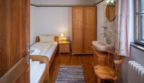 Twin Room with Shared Bathroom