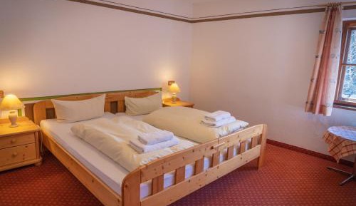 Double Room with Shared Bathroom and Lake View