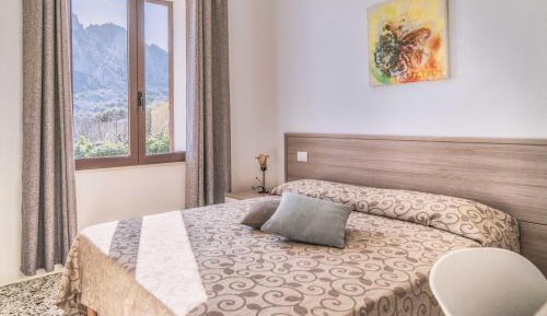 Double or Twin Room with Mountain View