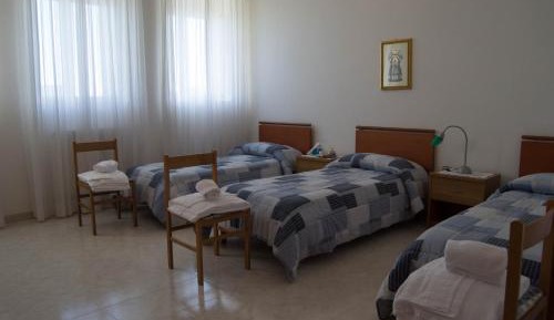 Basic Triple Room with Shared Bathroom