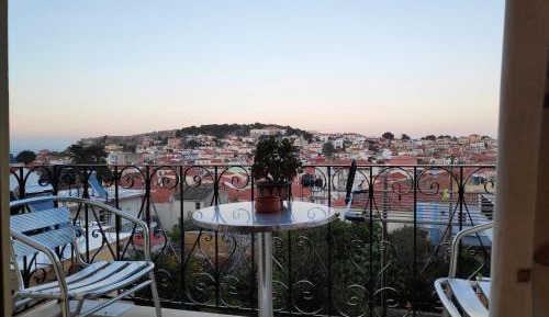 Standard Triple Studio with Balcony (Old city or Garden View)