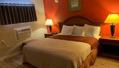 Deluxe King Suite