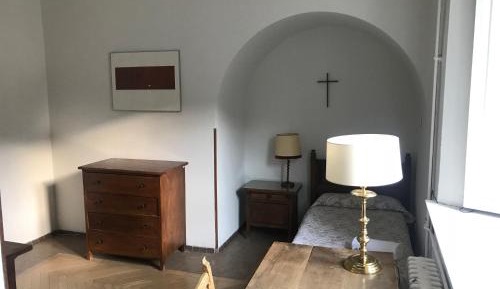 Single Room with Shared Bathroom
