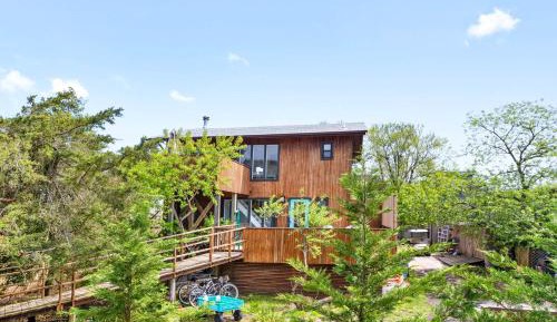 Five Bedroom Holiday Home