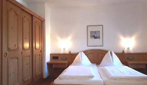 Family Room (2 Adults + 2 Children)