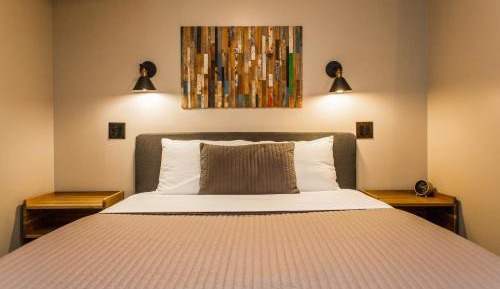 Deluxe Queen Room