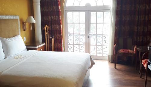 Standard Queen Room