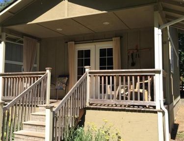 Bungalow with Garden View