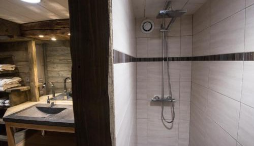 Three-Bedroom Chalet (6 People) 