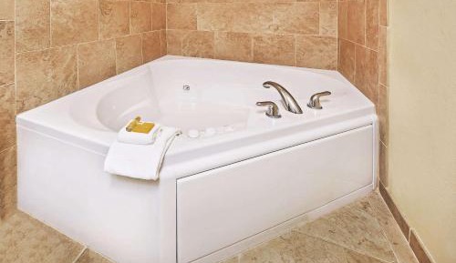 Deluxe King Room - Non-Smoking