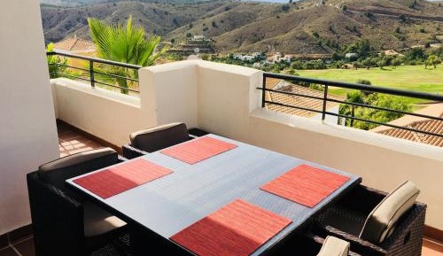 Apartment with Mountain View