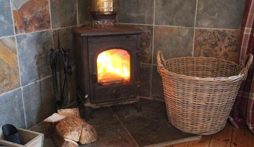 Osprey Cabin (3 bedrooms) – Wood fired hot tub (extra charge) and Wi-Fi (extra charge)