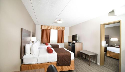 Two-Room Suite with Four Double Beds - Non-Smoking