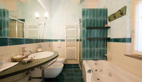 Queen Room with Pool View