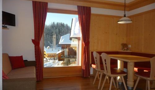 Comfort Two-Bedroom Apartment with Balcony