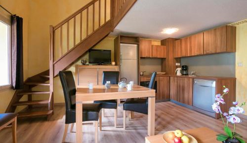 Duplex Apartment (8-10 Adults)