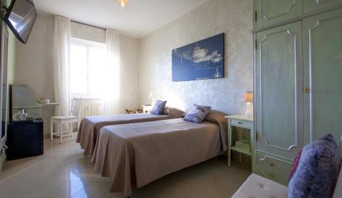 Large Double or Twin Room