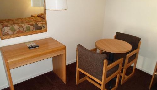 Queen Room - Non-Smoking