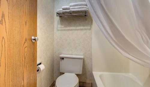 Queen Room with Pool View