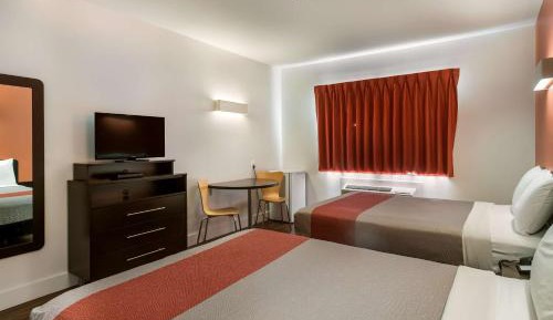 Deluxe Queen Room with Two Queen Beds - Non-Smoking