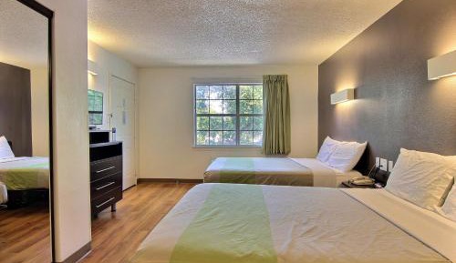 Queen Room - Non-Smoking