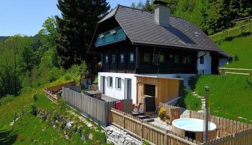 Three-Bedroom Chalet (Glühwürmchenhütte)