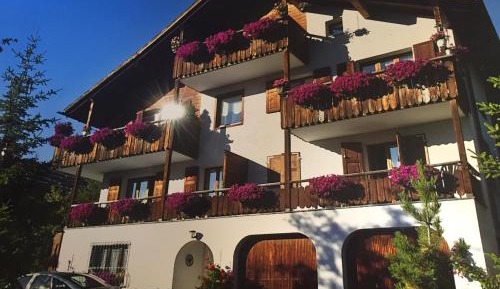 Apartment with Mountain View